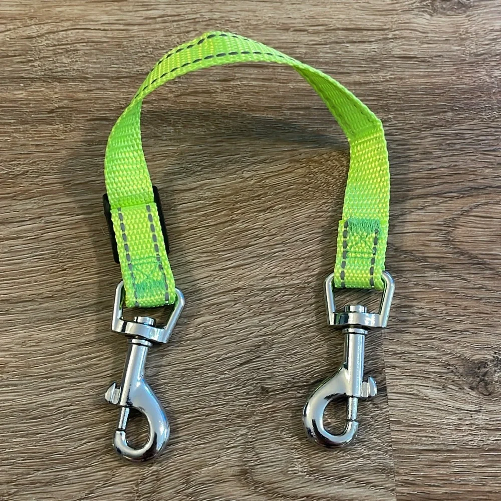 NWT Green Reflective Adjustable Nylon Dog Safety Collar Clip
